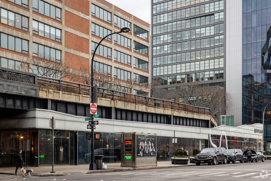 60 Tenth Ave, New York, NY à vendre - Photo de l’immeuble – Image 3 sur 9