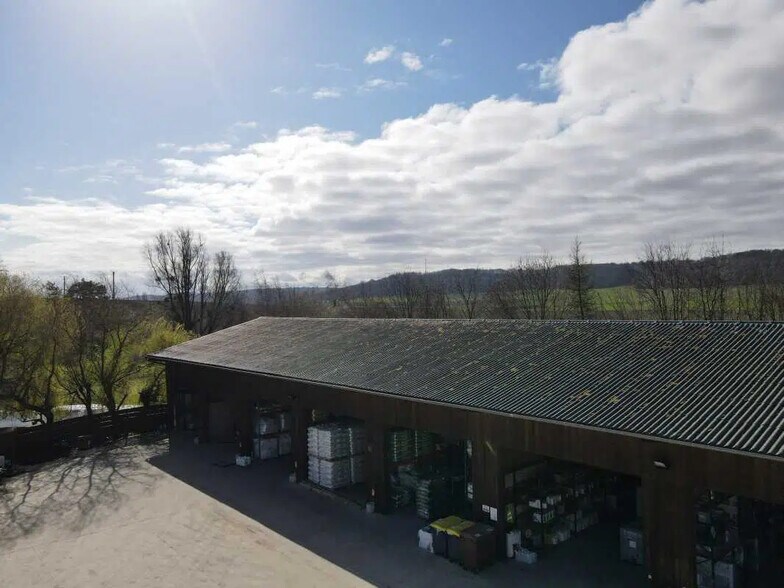 Local d’activités dans Berneuil-en-Bray à louer - Photo de l’immeuble – Image 3 sur 23