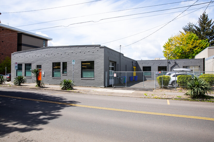 2335 SE 50th Ave, Portland, OR à louer - Photo de l’immeuble – Image 3 sur 17