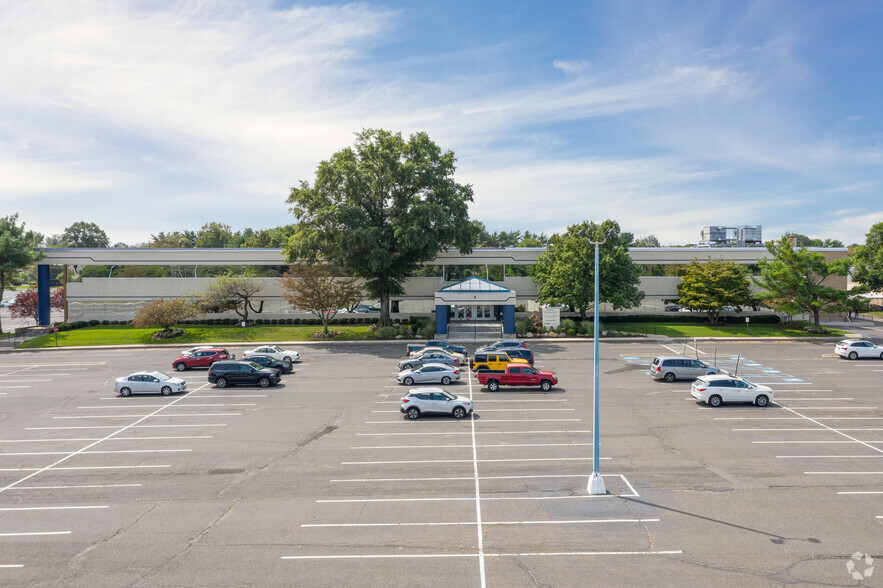 185 State Highway 36, West Long Branch, NJ à louer - Photo de l’immeuble – Image 2 sur 4