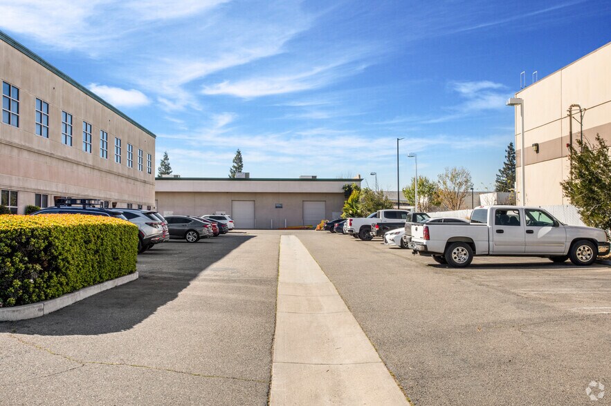 4216 Kiernan Ave, Modesto, CA à louer - Photo de l’immeuble – Image 3 sur 4