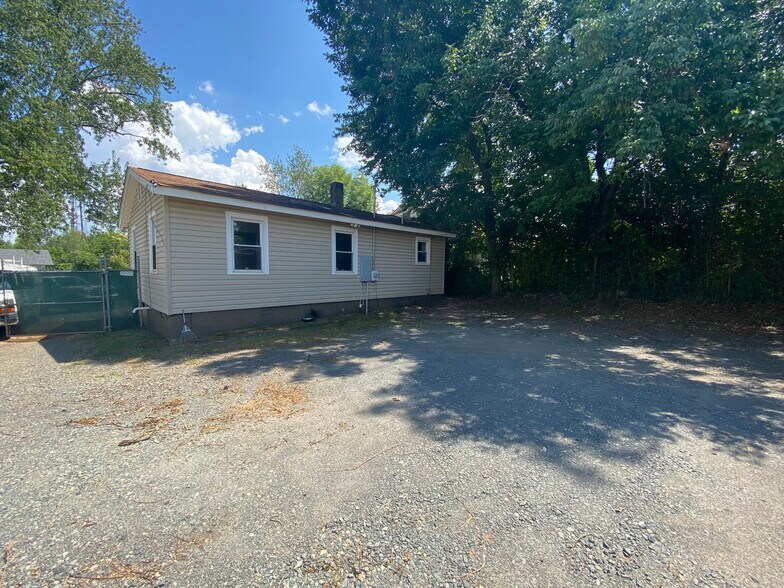 4514 Old Pineville Rd, Charlotte, NC à louer - Photo de l’immeuble – Image 3 sur 11