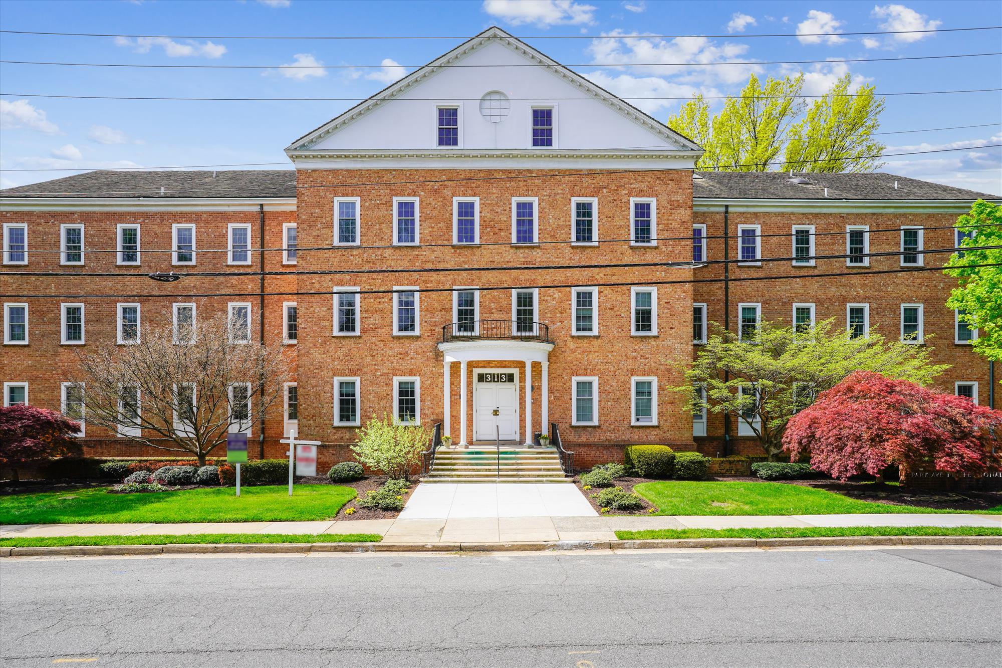 313 Park Ave, Falls Church, VA à louer Photo principale– Image 1 sur 14