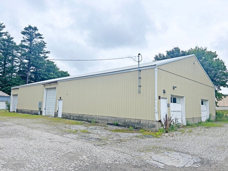 44 Strawberry Ave, Lewiston, ME à louer - Photo de l’immeuble – Image 2 sur 5