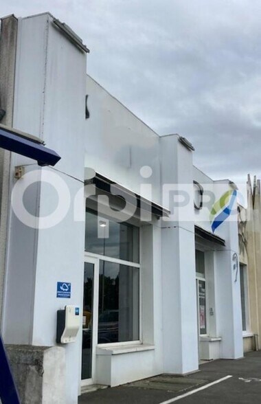 Local commercial dans Saran à louer - Photo de l’immeuble – Image 2 sur 5