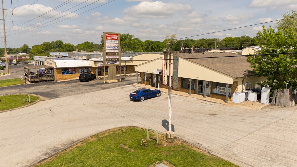 1305-1331 W 40 Hwy, Blue Springs, MO à louer - Photo de l’immeuble – Image 2 sur 11