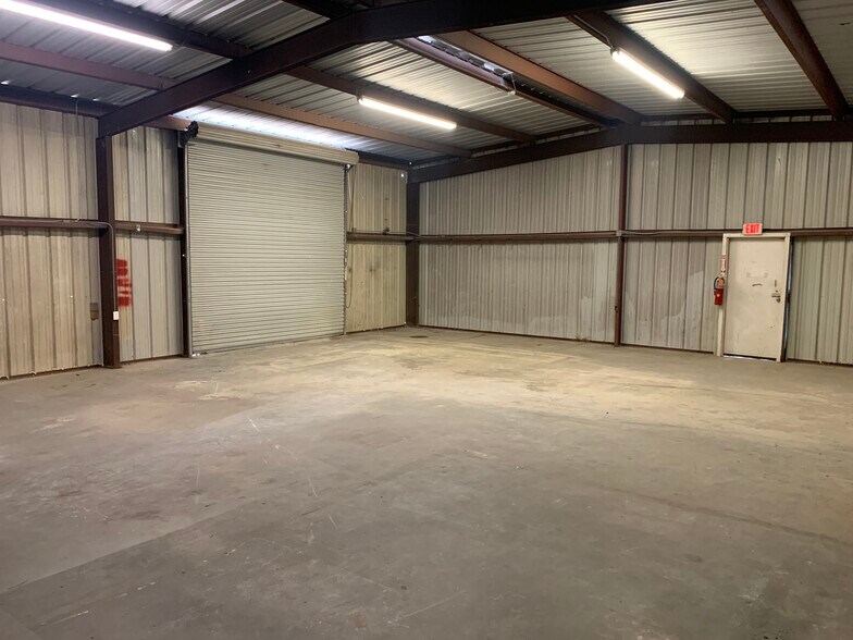 4849 Lafin Rd, Beaumont, TX à louer - Photo de l’immeuble – Image 3 sur 12