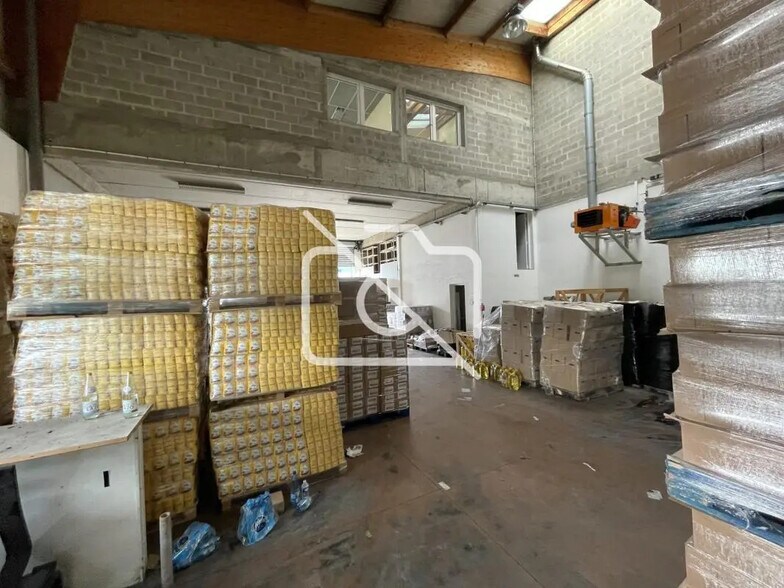 Local d'activités dans Pontault-Combault à vendre - Photo de l’immeuble – Image 2 sur 5