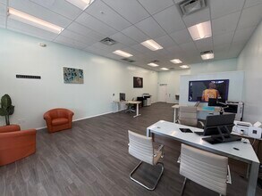 7910 W McNab Rd, North Lauderdale, FL à louer Photo intérieure– Image 2 sur 7