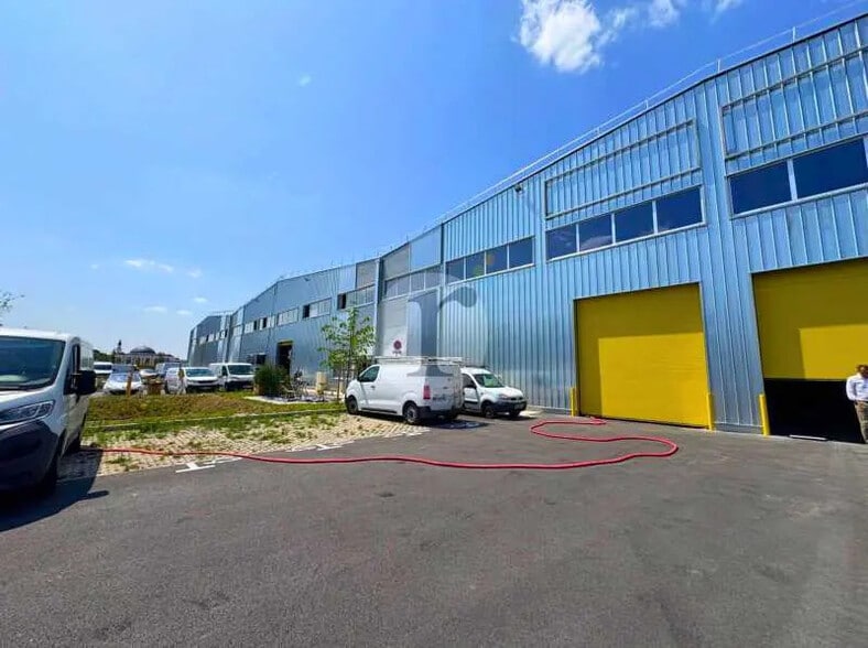 Local d'activités dans Wattrelos à vendre - Photo de l’immeuble – Image 3 sur 8