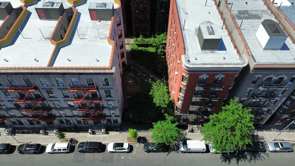 230 W 122nd St, New York, NY à vendre - Photo de l’immeuble – Image 3 sur 4