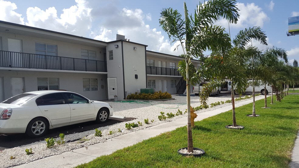14100 NW 6th Ct, North Miami, FL à vendre - Photo de l’immeuble – Image 2 sur 5