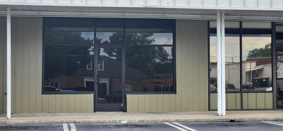 250 N Poplar Ave, Waynesboro, VA à louer - Photo de l’immeuble – Image 2 sur 2
