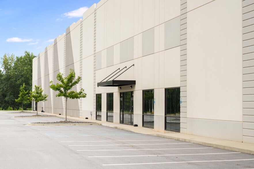 315 Tanner Price Way, Greenville, SC à louer - Photo de l’immeuble – Image 3 sur 53