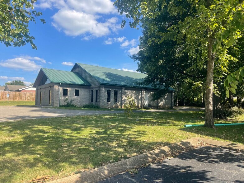 84 W University Pky, Jackson, TN à vendre - Photo de l’immeuble – Image 3 sur 22