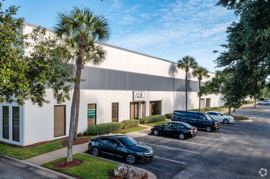 7600 Kingspointe Pky, Orlando, FL à louer - Photo principale – Image 1 sur 6