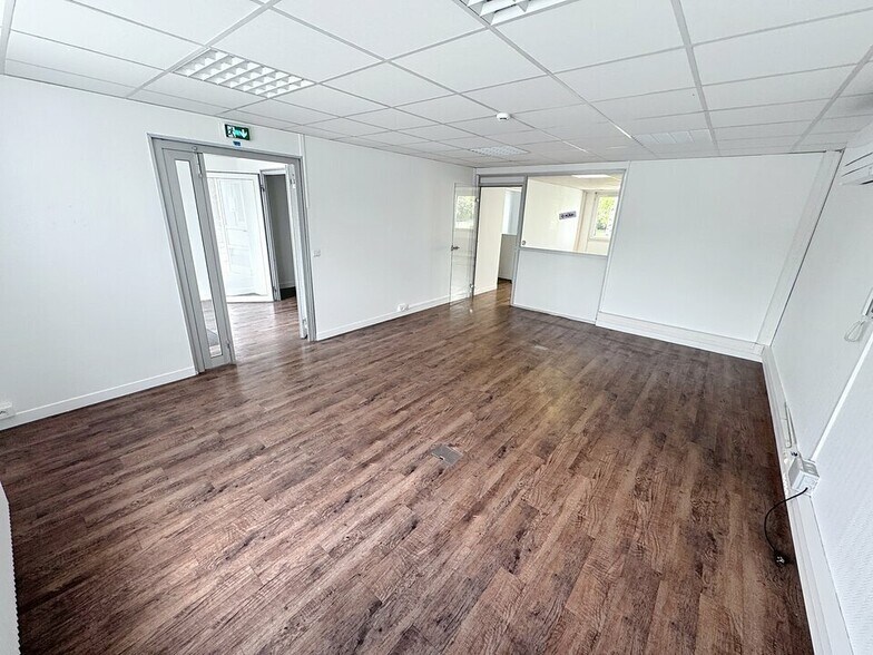 Bureau dans Reims à louer - Photo de l’immeuble – Image 3 sur 11