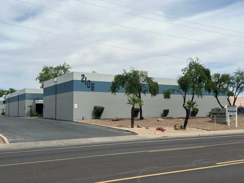 2105 S Hardy Dr, Tempe, AZ à louer - Photo de l’immeuble – Image 3 sur 3
