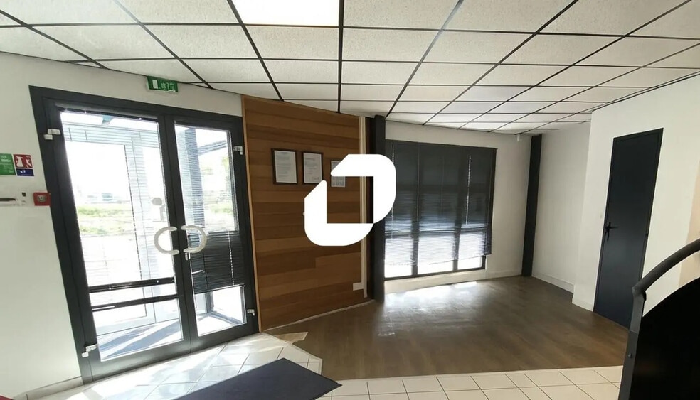Bureau dans Couëron à louer - Hall d’entrée – Image 2 sur 5