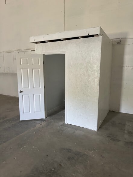 9161 131st Pl N, Largo, FL à louer - Photo de l’immeuble – Image 2 sur 39