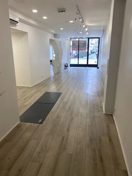 Local commercial dans Paris à louer - Photo de l’immeuble – Image 3 sur 5