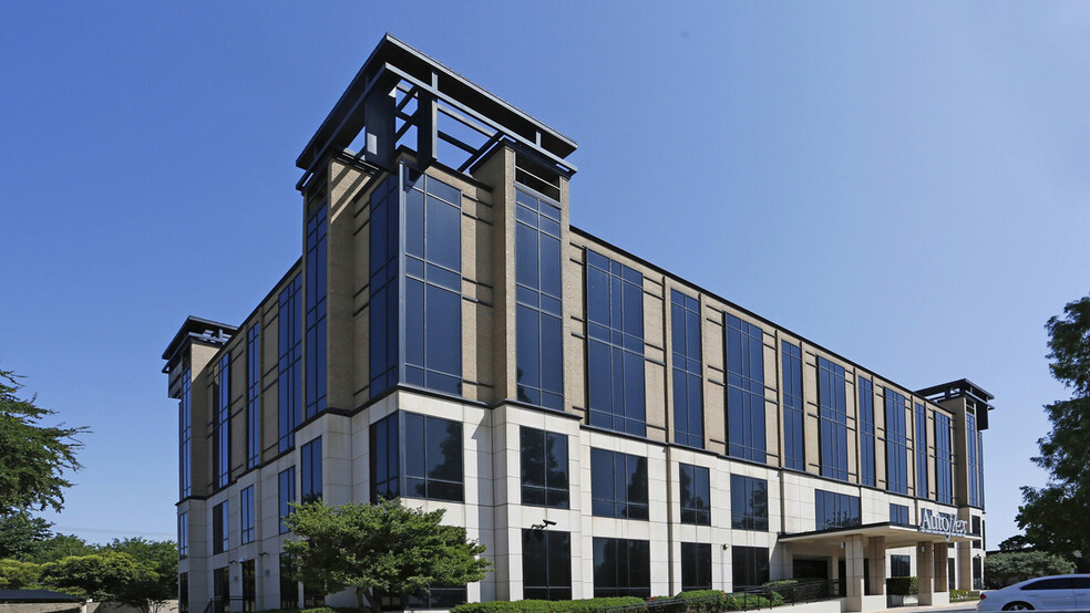 558 S Central Expy, Richardson, TX à vendre - Photo de l’immeuble – Image 1 sur 20