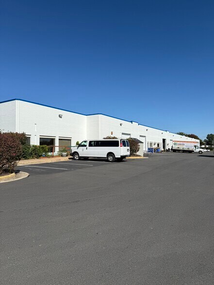 8521-8535 Phoenix Dr, Manassas, VA à louer - Photo de l’immeuble – Image 2 sur 3