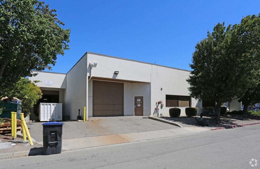 7042 Commerce Cir, Pleasanton, CA à louer - Photo de l’immeuble – Image 3 sur 5
