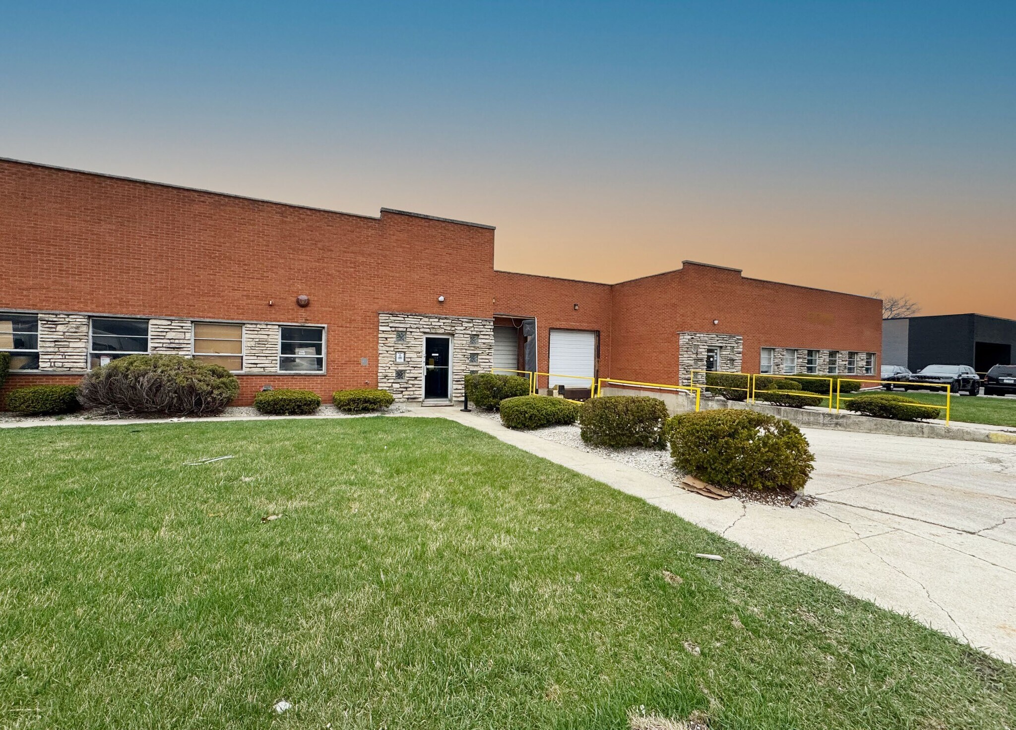 100 W Laura Dr, Addison, IL à vendre Photo de l’immeuble– Image 1 sur 3