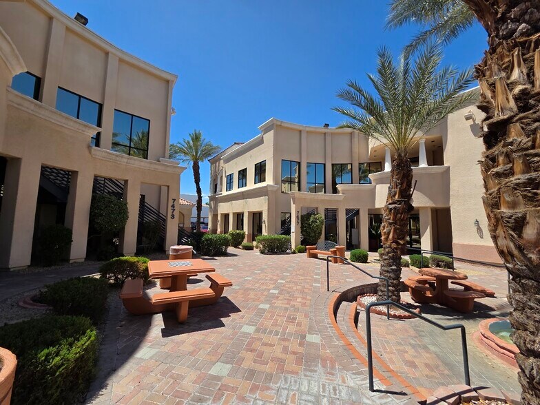 7465-7477 W Lake Mead Blvd, Las Vegas, NV à louer - Photo de l’immeuble – Image 3 sur 11