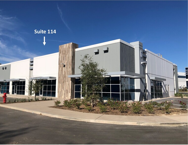 6 Latitude Way, Corona, CA à louer - Photo de l’immeuble – Image 2 sur 9