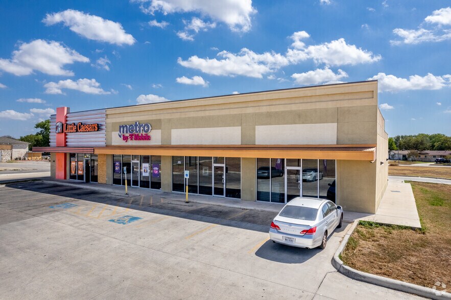 9204 Schaefer Rd, Converse, TX à louer - Photo de l’immeuble – Image 2 sur 5