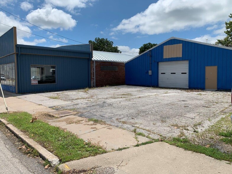 201-205 W Saint Louis Ave, East Alton, IL à louer - Photo de l’immeuble – Image 3 sur 16