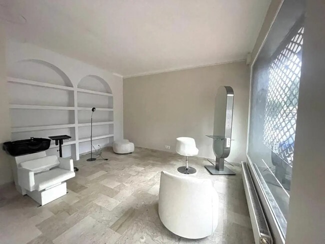 Plus de détails pour 305 Avenue De Grasse, Cannes - Local commercial à louer