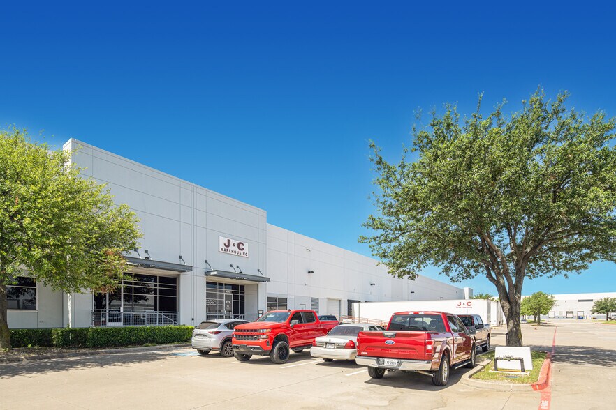 3650 W Miller Rd, Garland, TX à louer - Photo de l’immeuble – Image 3 sur 14