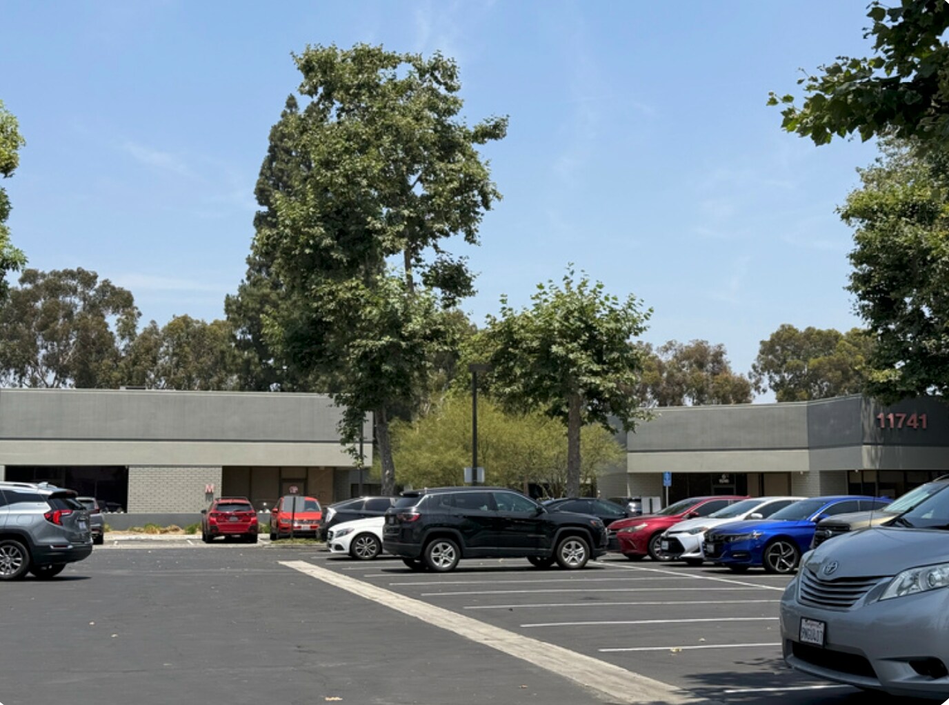 11721 Telegraph Rd, Santa Fe Springs, CA à louer Photo principale– Image 1 sur 12