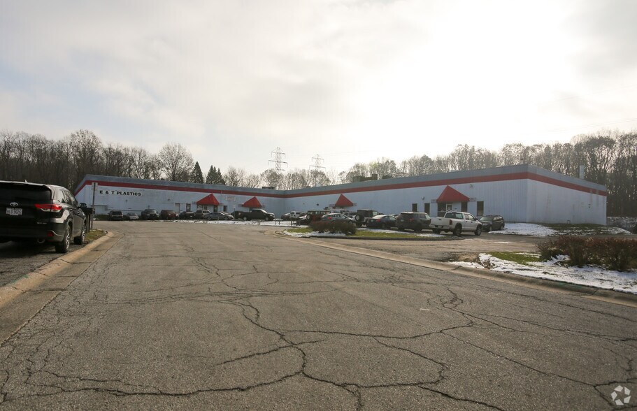 565-575 Kennedy Rd, Akron, OH à vendre - Photo principale – Image 1 sur 4