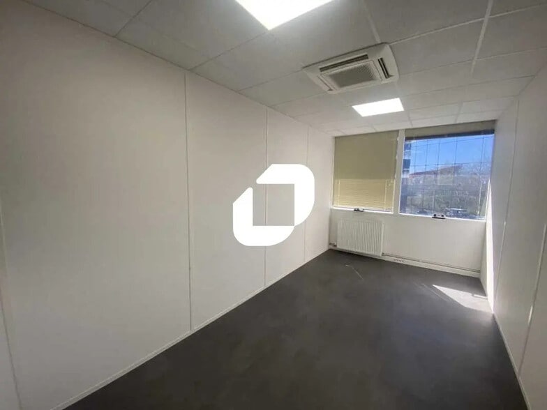 Bureau dans Cergy à vendre - Photo de l’immeuble – Image 2 sur 6