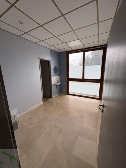 Local d'activités dans Aix Les Bains à vendre - Photo de l’immeuble – Image 2 sur 9