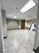 300-490 Quail Ridge Dr, Westmont, IL à louer Photo intérieure– Image 2 sur 11