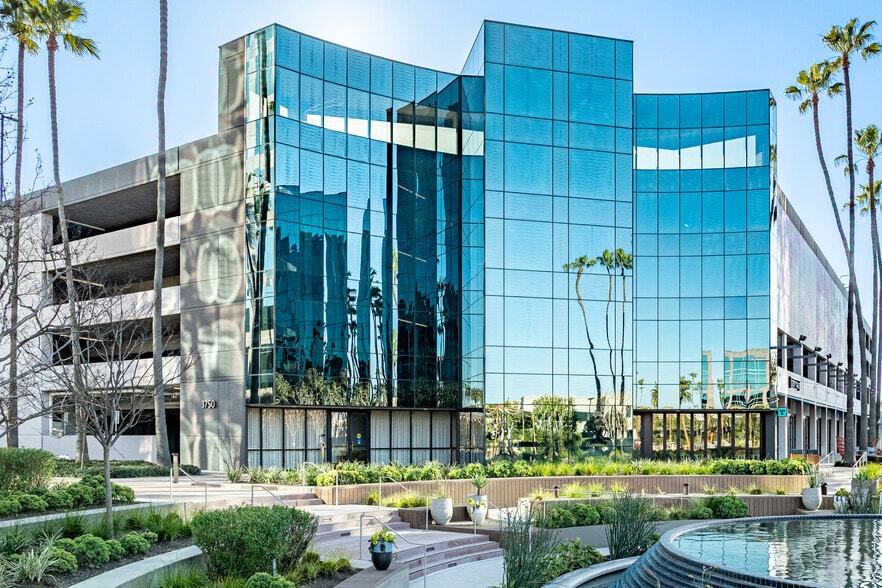 3750 Kilroy Airport Way, Long Beach, CA à louer - Photo principale – Image 1 sur 7