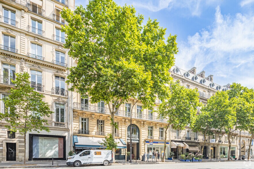 154 Boulevard Haussmann, Paris à louer - Photo de l’immeuble – Image 2 sur 6