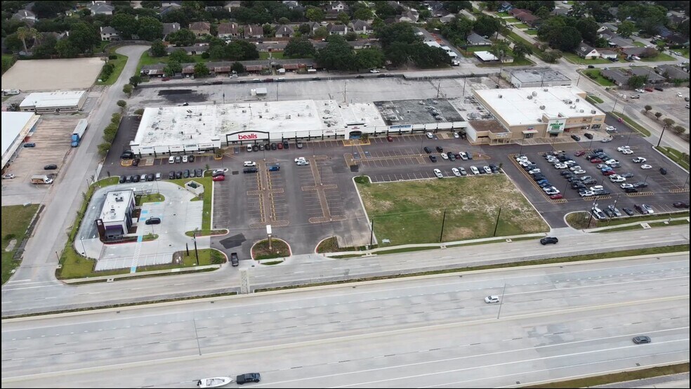 2000-2100 State Hwy 146, Seabrook, TX à louer - Vidéo sur l’annonce professionnelle – Image 2 sur 4