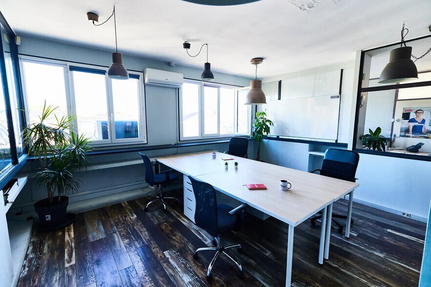 Bureau dans Marseille à louer - Photo de l’immeuble – Image 2 sur 17