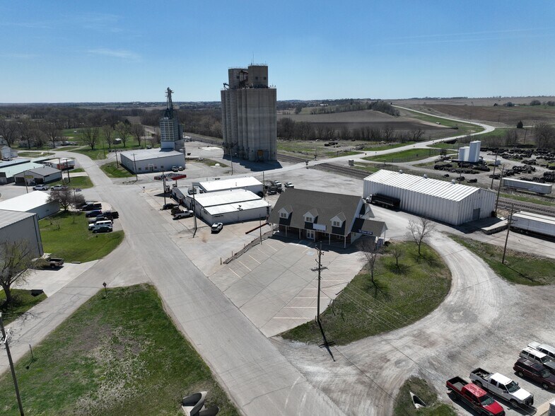 108 W 3rd St, Firth, NE à vendre - Photo de l’immeuble – Image 3 sur 16