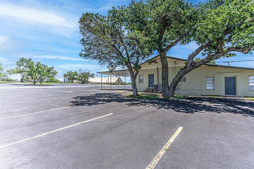 901 Lillian Dean, Buchanan Dam, TX à vendre - Photo de l’immeuble – Image 3 sur 9