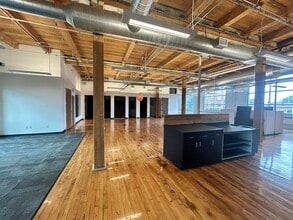 807 Broadway St NE, Minneapolis, MN à louer Photo intérieure– Image 1 sur 4