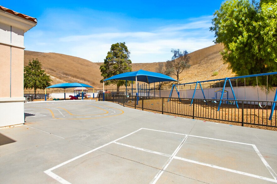 2090 Chino Hills Pkwy, Chino Hills, CA à louer - Photo de l’immeuble – Image 3 sur 57