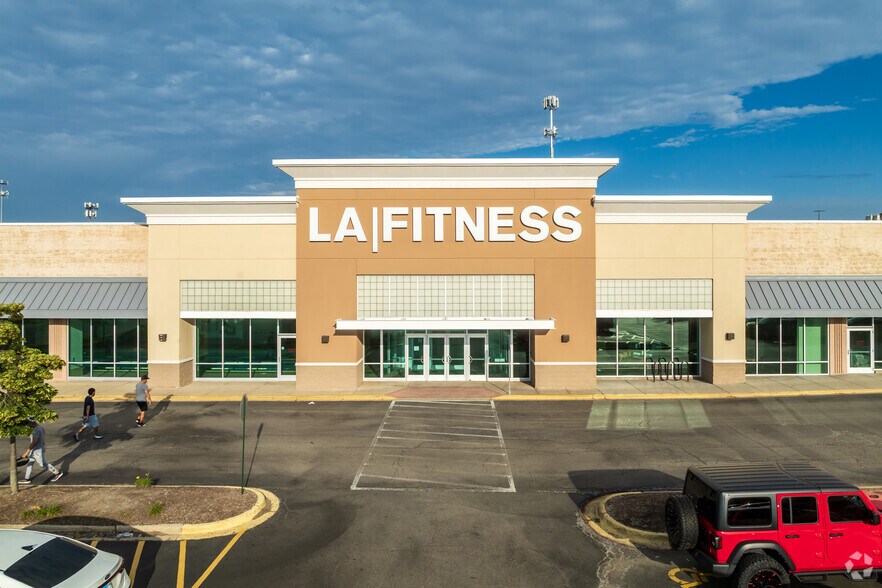 7650 Barrington Rd, Hanover Park, IL à vendre - Photo de l’immeuble – Image 3 sur 4