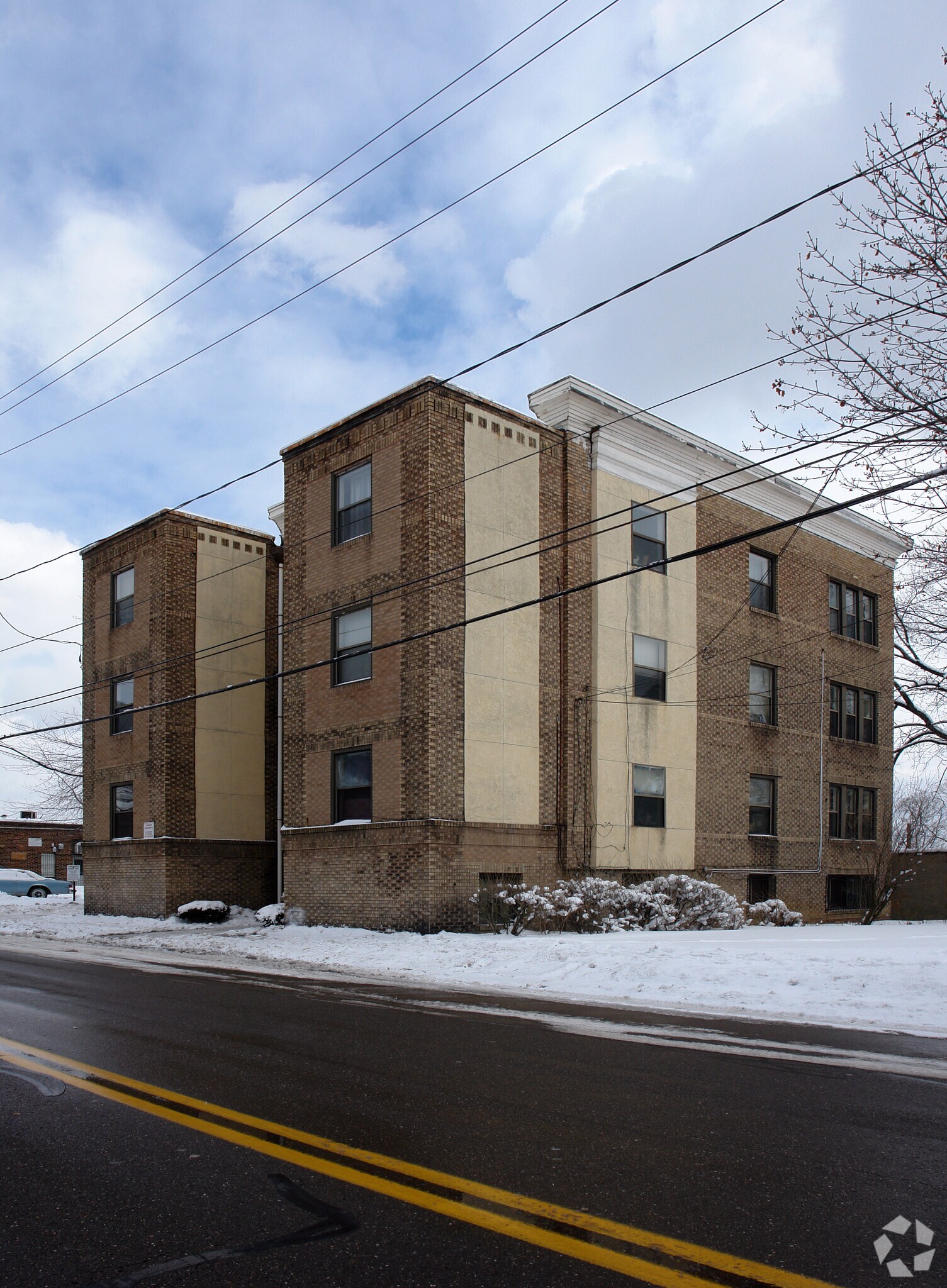 17 Rhodes Ave, Akron, OH à vendre Photo principale– Image 1 sur 1